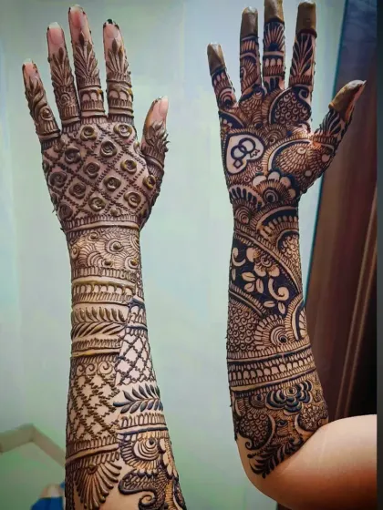 This design shows a different style of incorporating initials, with the "&" symbol placed inside a heart on one hand and a jaali pattern on the other.