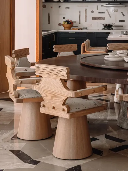 Meet our 'Kingpin' swivel chairs, designed for long conversations around the dining table. The sculptural, solid ash wood form provides a commanding presence, while the swivel base adds a touch of modern convenience. They are a perfect example of how we blend bold design with everyday function.