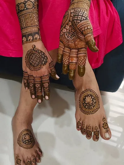 Another angle of the matching hand and foot mehendi, showing the beautiful stain of the natural henna.