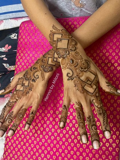 Minimal & Modern Henna photo 7
