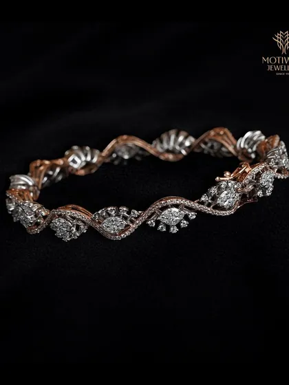 A delicate and intricate diamond bangle with a wave-like pattern. The openwork design in rose gold gives it a light and airy feel, perfect for elegant occasions.