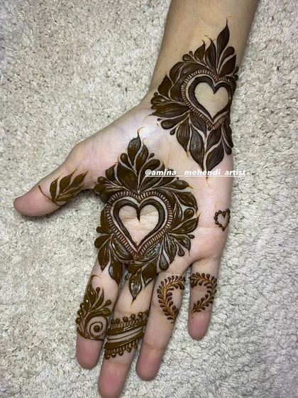 For those who love a simpler look, I create beautiful heart-centric designs. This style uses negative space to make the leafy heart motifs pop, perfect for an anniversary, party, or just because.