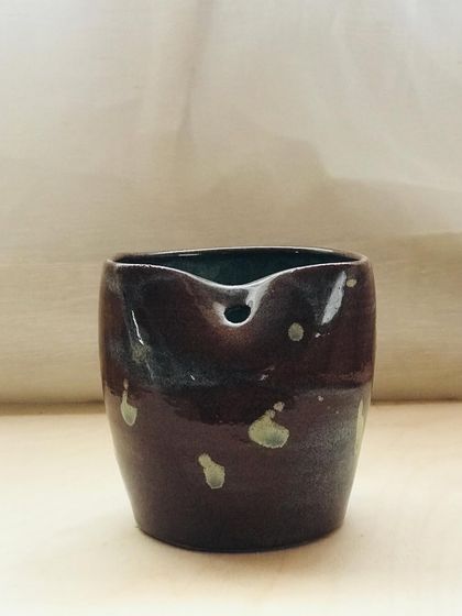 This "Sip Buddy" features a rich, dark glaze with light speckles, like a starry night. It's a small piece of magic for your daily drinks.