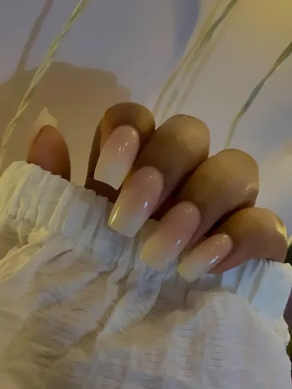 A subtle and chic nude ombré on square-shaped nails. This design provides a natural-looking enhancement that is perfect for everyday elegance.