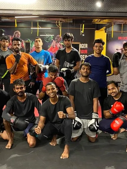 There's always room for more! A big group shot of our boxing class, full of energy and ready to train.