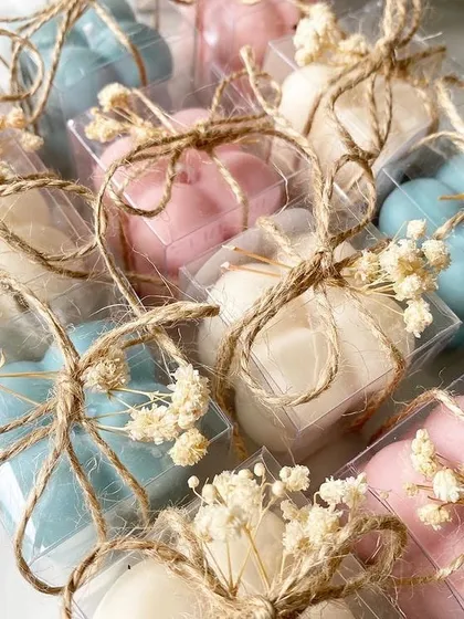 These mini bubble candles are a popular choice for baby showers. Here they are packaged with rustic twine and dried baby's breath for a natural, bohemian theme.
