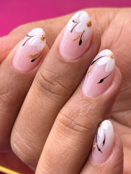 Artistic & Themed Nail Art photo 15