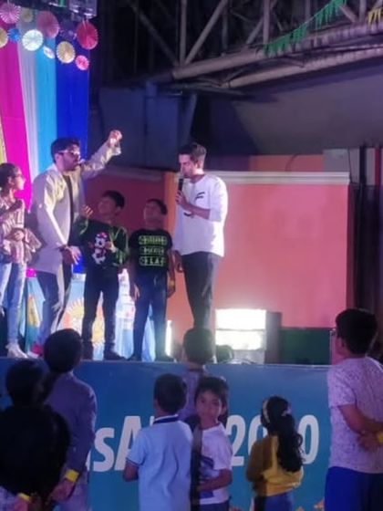 A young volunteer from the audience gets to be a scientist for a day. This interaction is what makes our shows so memorable and inspiring for young minds.
