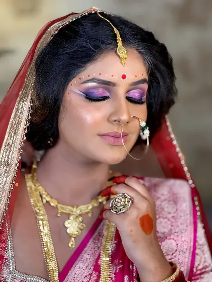 A close-up of the artistic eye makeup, a key feature of the Bengali bridal look. I use bold colours to create a dramatic and beautiful effect.