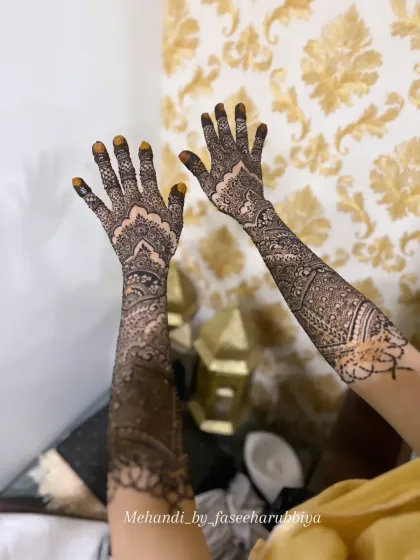 Another look at Shaziya's engagement henna, highlighting the delicate shading and line work.