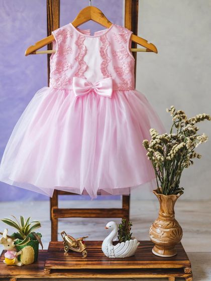 This beautiful pink tulle and lace dress is displayed in my studio. It’s one of my favorite designs for little princesses, combining classic elegance with a soft, dreamy feel.