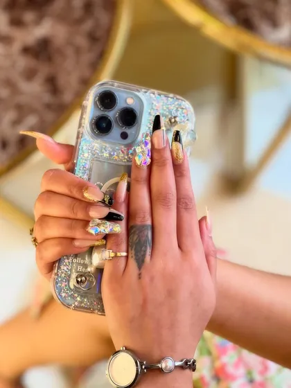 This final view of the 3D nail art demonstrates the durability and artistry of our extensions. Even with intricate designs and embellishments, we ensure a flawless and long-lasting finish.