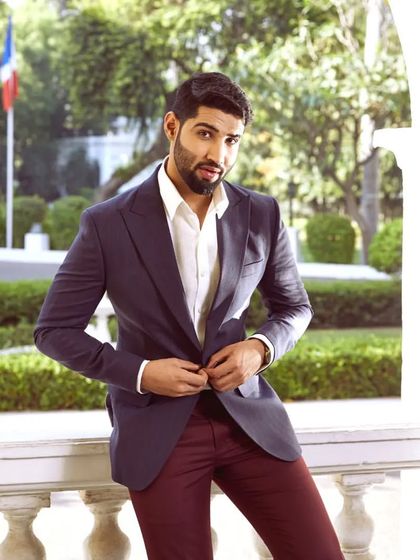 Dress it up or down for any occasion and always look effortlessly stylish with our custom-tailored linen jackets.