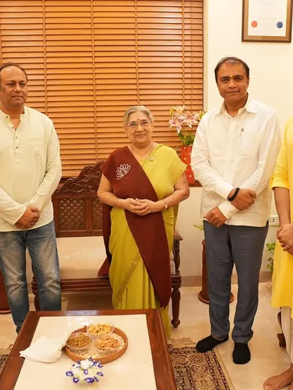 A group photograph with Dr. Pankaj Bhoyar ji and Shri Hrishi ji Yogendra during his visit. Such collaborations are key to fostering a culture of wellness in our society.