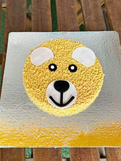 This cheerful Teddy Bear cake is crafted with our homemade peanut butter frosting, creating a fun, textured look that dogs love.