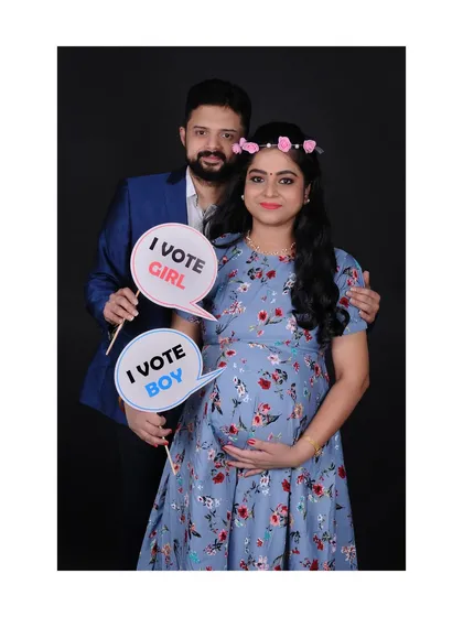 Another playful gender reveal idea where the parents "vote" for a boy or girl. These prop-based shots add a personal and creative touch to your maternity photoshoot.