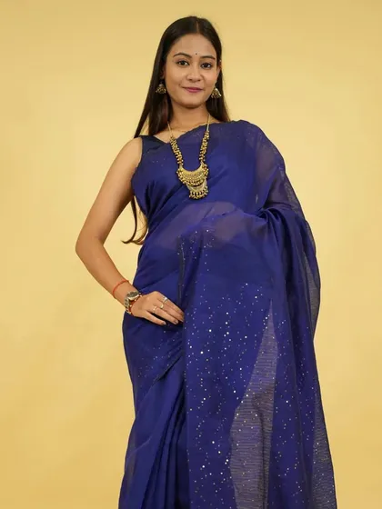 This royal blue 1-minute saree is adorned with scattered sequins for a touch of sparkle. It’s a simple yet elegant option that can be dressed up or down, and it's ready to wear in seconds.
