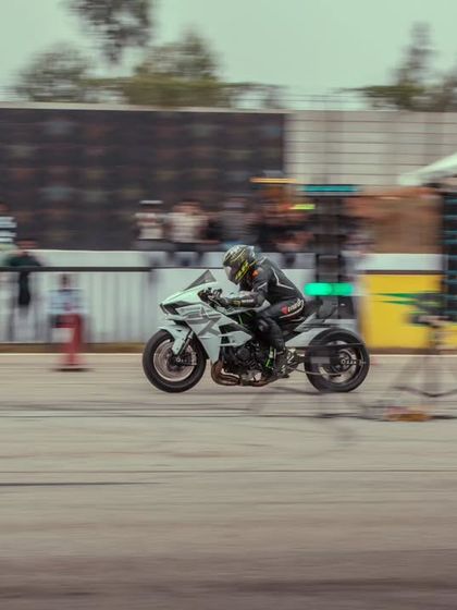 The Kawasaki H2 captured mid-race, a blur of white and speed. Seeing and hearing this machine at full throttle is an unforgettable experience for any motorsport enthusiast.