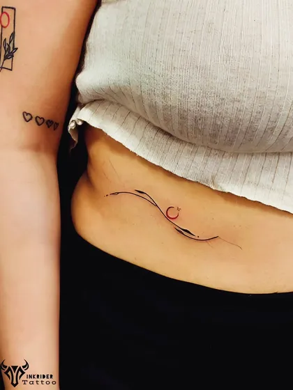 A minimalist abstract wave and sun design on the waist. The use of black and red ink adds a subtle dynamism to this flowing piece.