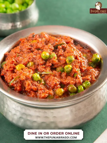 Our vegetarian soya kheema is a delicious and hearty option. Dunk a paratha or butter roti into this to start a party in your mouth.