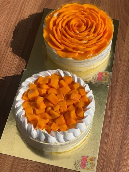 When Alphonso mangoes are in season, I make this fresh mango mascarpone cream cake. You can choose between a simple diced mango topping or an elegant mango rose design.