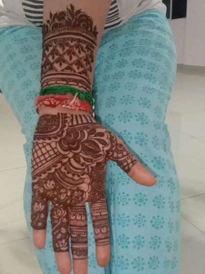 Fouzia Ahmed - Party & Festive Mehendi Classic Hand & Wrist Mehendi photo 14