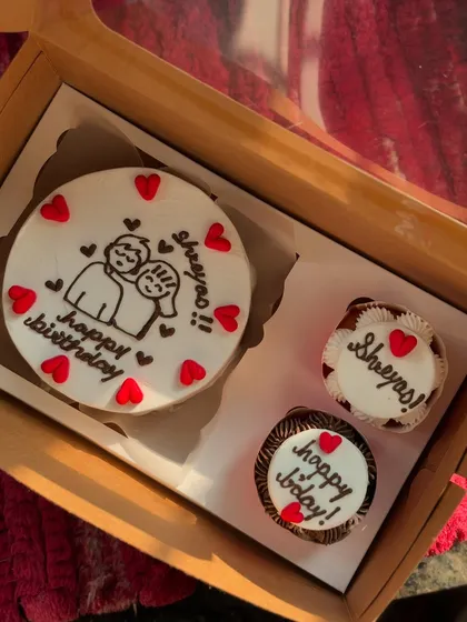 Another view of the cute illustrated birthday bento and cupcake combo.