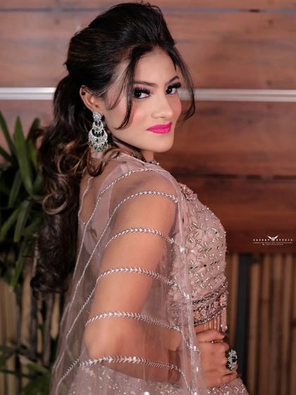 Contemporary & Pastel Bridal Looks photo 45