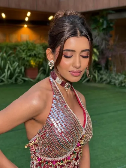 A close-up of the eye makeup for the Garba look. We used warm, shimmery tones to create a dramatic and eye-catching effect that sparkles under the lights.