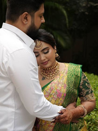 A lovely photo of a bride-to-be, her hands adorned with my mehendi. The design is a beautiful accessory to her traditional engagement attire.
