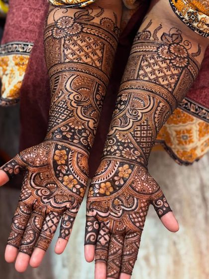 A clear, top-down view of a full-coverage design, perfect for clients who want maximum detail and a dark, rich stain.