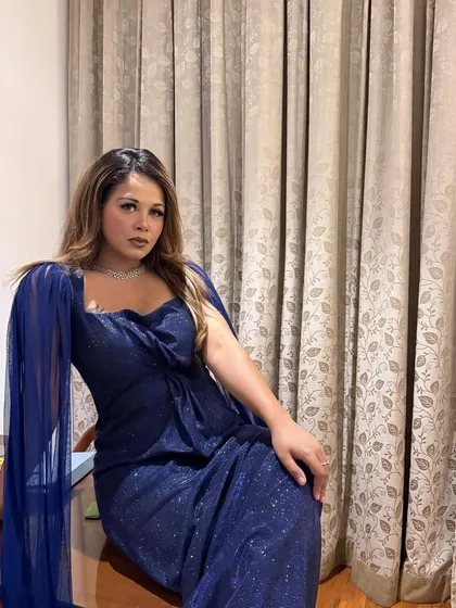 A final pose before hitting the stage.