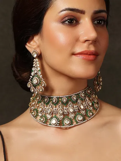 A wide, statement-making choker from the Emrosia collection, featuring rows of polki diamonds bordered by vibrant green beads and matching chandelier earrings.