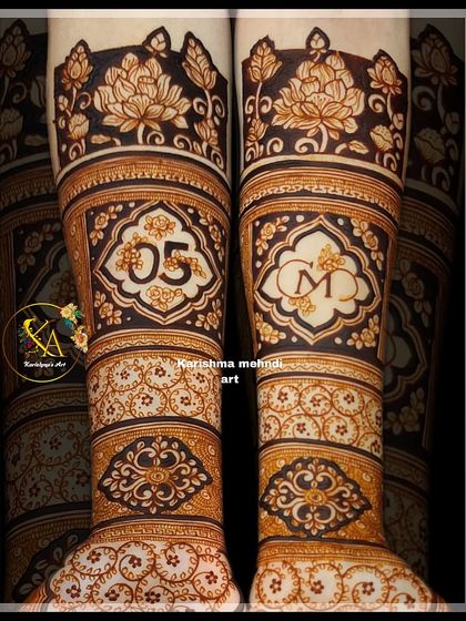 This bridal feet design incorporates personal details like the wedding date and the couple's initials. The numbers and letters are elegantly integrated with lotus motifs and traditional patterns for a custom touch.