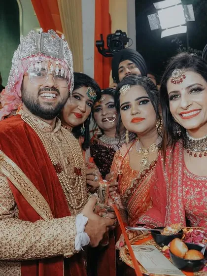 The groom's welcome ceremony is always full of fun and teasing. This photo captures the groom surrounded by the bride's family and friends, all sharing a happy moment.
