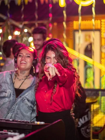 More fun interactions from the DJ booth in Delhi.
