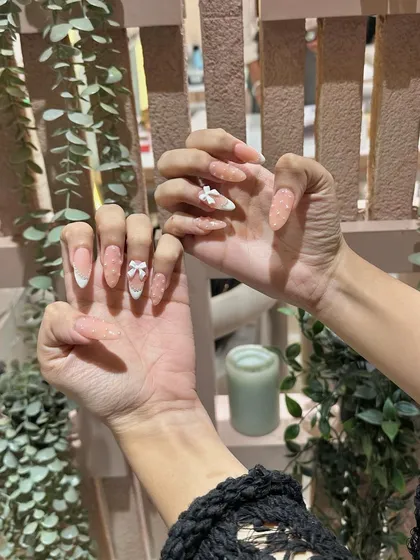 Another angle of our playful 3D bow and glitter nail extensions. Perfect for when you want your nails to be the center of attention.