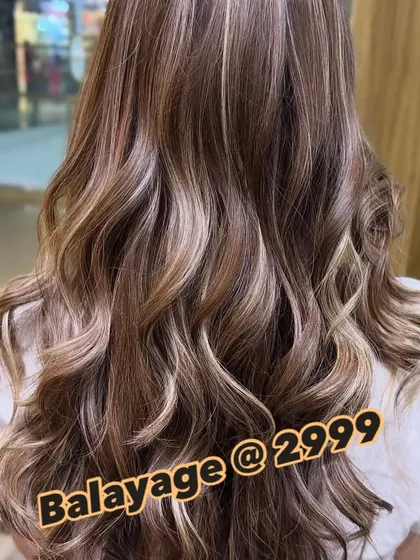 A perfect example of a sun-kissed balayage on Indian hair. I created these natural-looking highlights to add dimension and style, finishing with soft waves to show off the color.