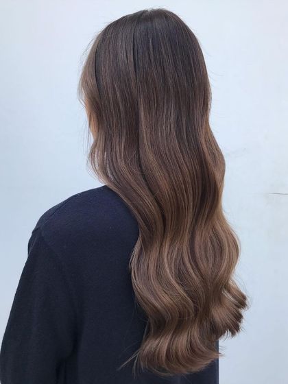 A beautiful signature balayage with a focus on creating a soft, natural blend. This French balayage technique results in a sophisticated and timeless look.