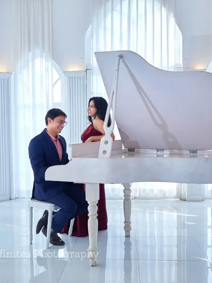 The all-white interior of our piano room creates a bright and airy atmosphere, perfect for capturing sophisticated and timeless pre-wedding photos.