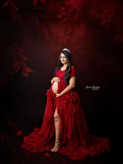A truly regal portrait. The mother-to-be looks like a queen in this dramatic red ruffled gown, complete with a sparkling tiara.