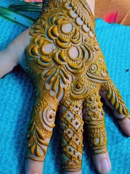 A close-up of the details on the palm. The combination of fine lines, dots, and shaded florals creates a rich texture that is beautiful both up close and from a distance.