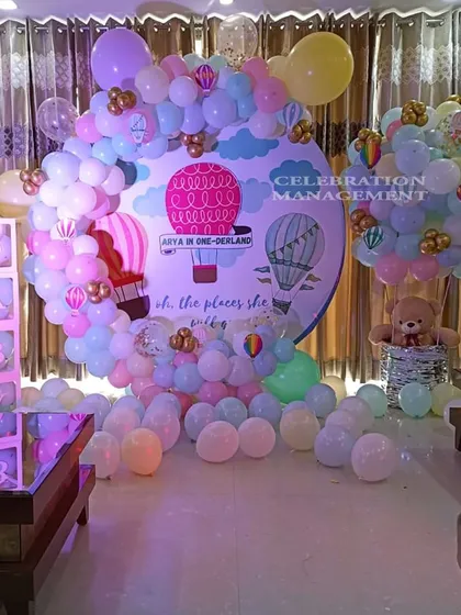 I love creating themed parties for kids! This 'Arya in ONE-DERLAND' first birthday setup features a custom backdrop and a pastel-colored balloon arch with hot air balloon details, making it a whimsical and fun celebration.