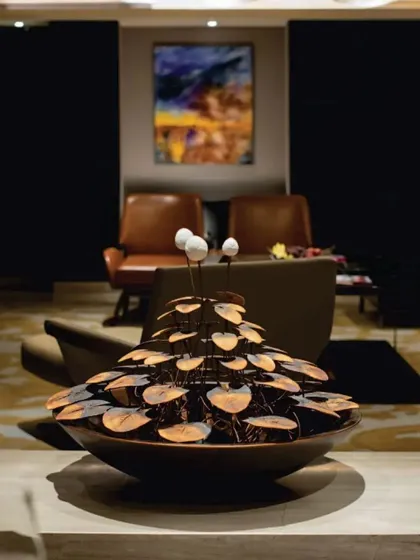 An exquisite wood sculpture by renowned artist Gopinath Subbanna, placed in the Presidential Suite at the Sheraton Grand to embody opulence and vibrancy.
