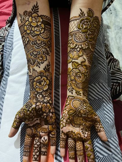 Z4 Studios - Special Occasion Henna My Signature Florals (The 'Floral Queen') photo 42