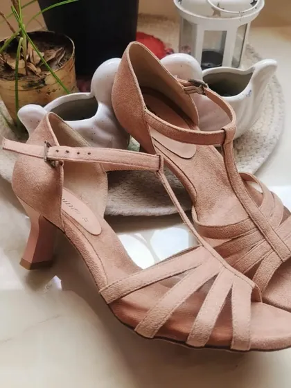 This shot displays the pair together, highlighting the consistent quality and beautiful finish. These practice dance shoes are designed to be both comfortable for beginners and resilient enough for professional dancers.