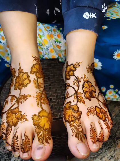 Hajira Mehendi Artist - Mehndi Artist Services Elegant Foot & Leg Mehndi photo 10