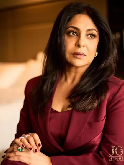 The versatile Shefali Shah, showcasing a different look with my jewellery. Here she pairs a stunning emerald ring with a stack of my signature diamond rings.
