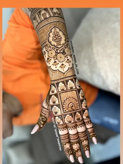 A full view of the bridal back-hand design, showcasing the flow from the wrist to the fingertips.