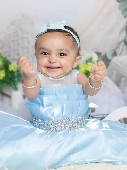 An absolutely infectious, happy grin! This is the kind of pure joy I strive to capture in every kids photoshoot.